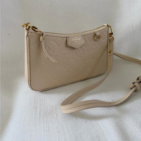 Louis Vuitton Easy Pouch on Strap - Picture 2 of 3